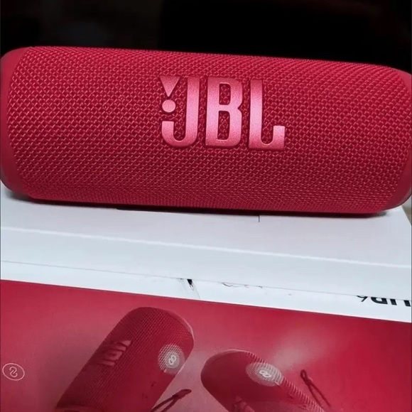 JBL flip 6 brand new good sound quality waterproof and dust proof